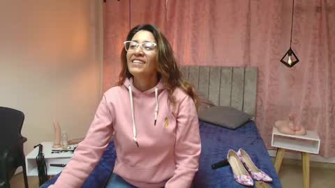 Snapshot of violetascott_ chatting on 02/07/25, 01:11 VIOLETA online show from 02/07/25, 01:11
