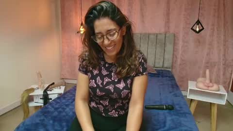 Snapshot of violetascott_ chatting on 02/08/25, 12:17 VIOLETA online show from 02/08/25, 12:17