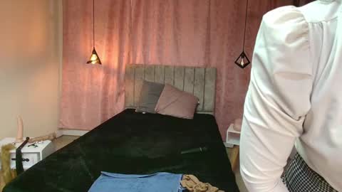 Snapshot of violetascott_ chatting on 02/14/25, 12:57 VIOLETA online show from 02/14/25, 12:57
