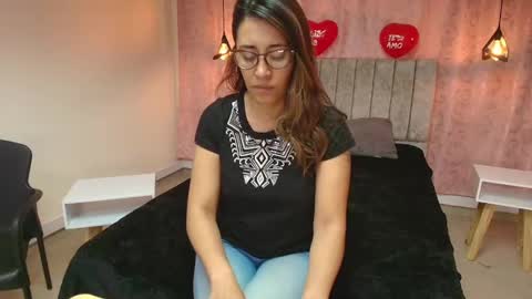 Snapshot of violetascott_ chatting on 02/15/25, 12:11 VIOLETA online show from 02/15/25, 12:11