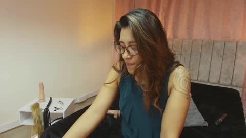 Snapshot of violetascott_ chatting on 02/17/25, 10:03 VIOLETA online show from 02/17/25, 10:03