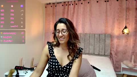 Snapshot of violetascott_ chatting on 03/06/25, 03:45 VIOLETA online show from 03/06/25, 03:45