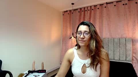 Snapshot of violetascott_ chatting on 03/07/25, 09:59 VIOLETA online show from 03/07/25, 09:59