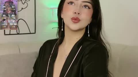 Snapshot of violetblacke_ chatting on 05/25/26, 02:12 Violetta online show from 05/25/26, 02:12
