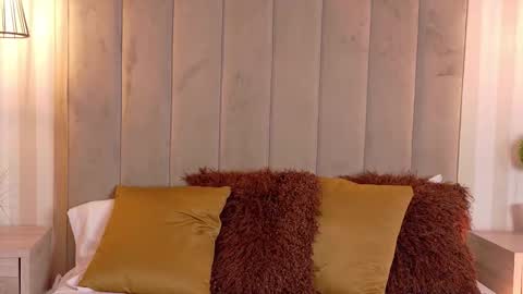 Snapshot of violetblaze chatting on 09/18/25, 01:18 Cute Violet online show from 09/18/25, 01:18