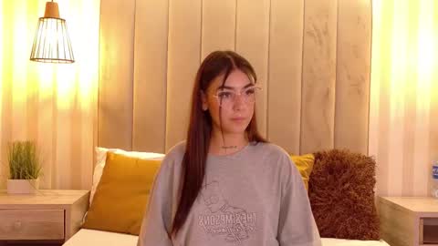 Snapshot of violetblaze chatting on 09/26/25, 01:31 Cute Violet online show from 09/26/25, 01:31