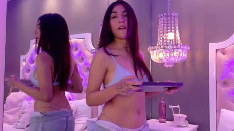 Snapshot of violetblaze chatting on 10/28/25, 04:27 Cute Violet online show from 10/28/25, 04:27