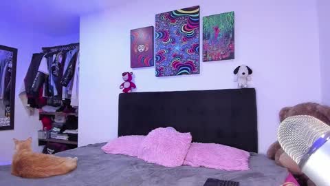 Violet online show from 11/23/25, 04:45