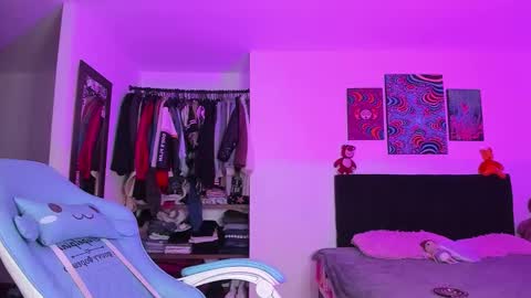 Violet online show from 11/30/25, 08:51