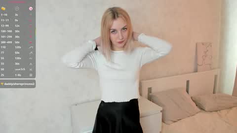 Snapshot of violetdelcourt chatting on 10/23/25, 03:28 Mia online show from 10/23/25, 03:28