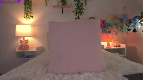 violeth___ online show from 05/18/26, 12:44