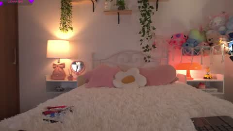 violeth___ online show from 06/15/26, 10:06
