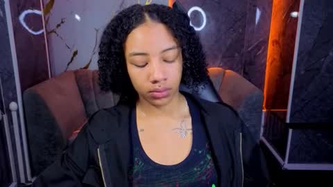 violeth_b online show from 11/18/25, 12:53