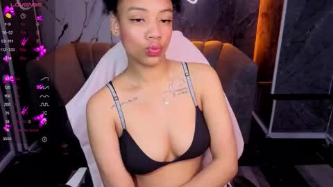 violeth_b online show from 11/26/25, 01:06