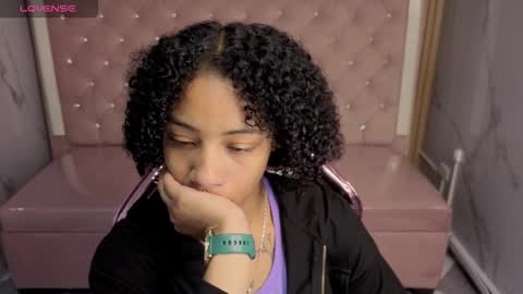 Snapshot of violeth_b chatting on 12/17/25, 12:33 violeth_b online show from 12/17/25, 12:33