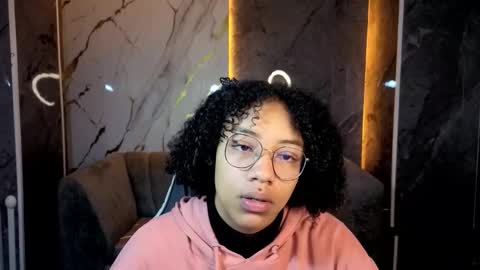 Snapshot of violeth_b chatting on 12/22/25, 12:35 violeth_b online show from 12/22/25, 12:35
