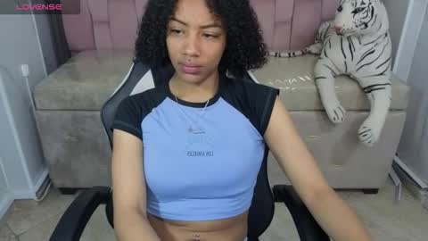 Snapshot of violeth_b chatting on 01/16/26, 01:04 violeth_b online show from 01/16/26, 01:04