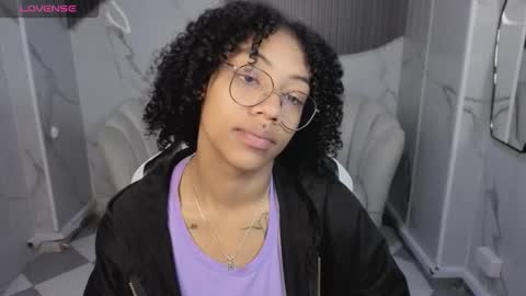 Snapshot of violeth_b chatting on 01/19/26, 12:42 violeth_b online show from 01/19/26, 12:42
