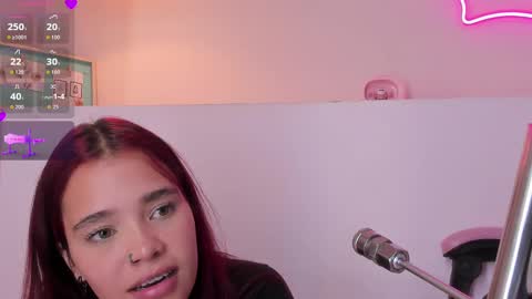 Snapshot of violeth_hill chatting on 10/09/25, 07:12 Violeth Hill online show from 10/09/25, 07:12