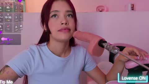 Snapshot of violeth_hill chatting on 11/10/25, 06:51 Violeth Hill online show from 11/10/25, 06:51