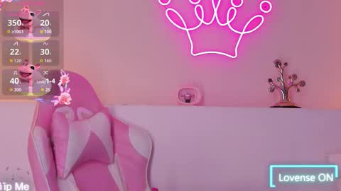 Snapshot of violeth_hill chatting on 11/28/25, 06:10 Violeth Hill online show from 11/28/25, 06:10