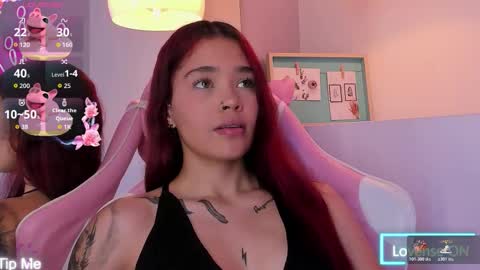 Snapshot of violeth_hill chatting on 11/30/25, 08:24 Violeth Hill online show from 11/30/25, 08:24