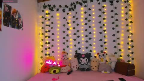 Snapshot of violethmoon chatting on 05/28/26, 01:41 online show from 05/28/26, 01:41