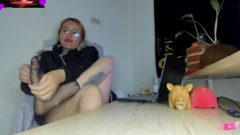 Snapshot of violetparkker chatting on 04/21/26, 02:04 violetparkker online show from 04/21/26, 02:04