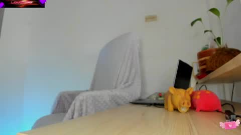 Snapshot of violetparkker chatting on 06/06/26, 06:23 violetparkker online show from 06/06/26, 06:23