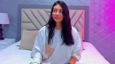 Snapshot of violetrousse chatting on 09/18/25, 04:09 Violet Rousse online show from 09/18/25, 04:09