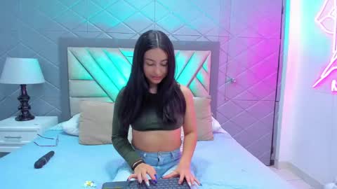 Snapshot of violetrousse chatting on 09/23/25, 04:54 Violet Rousse online show from 09/23/25, 04:54