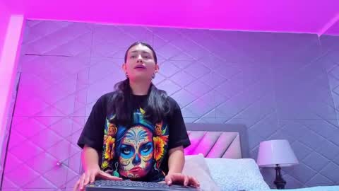 Snapshot of violetrousse chatting on 10/06/25, 02:47 Violet Rousse online show from 10/06/25, 02:47