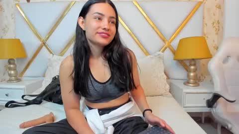 Snapshot of violetrousse chatting on 10/28/25, 02:31 Violet Rousse online show from 10/28/25, 02:31