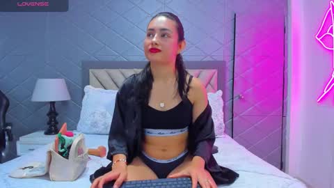 Snapshot of violetrousse chatting on 10/29/25, 03:03 Violet Rousse online show from 10/29/25, 03:03