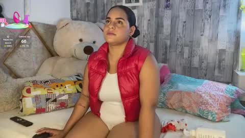 Snapshot of violetroussee chatting on 10/26/25, 12:33 violetroussee online show from 10/26/25, 12:33