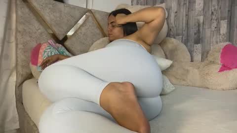 Snapshot of violetroussee chatting on 11/11/25, 10:10 violetroussee online show from 11/11/25, 10:10