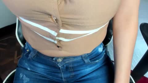 Snapshot of violetskinny chatting on 11/26/25, 07:26 violetskinny online show from 11/26/25, 07:26