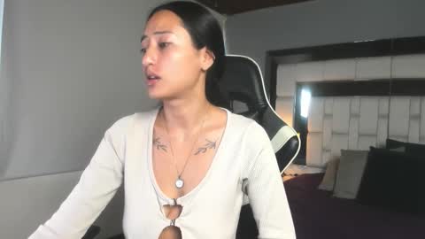 Snapshot of violetskinny chatting on 12/04/25, 07:44 violetskinny online show from 12/04/25, 07:44