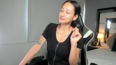 Snapshot of violetskinny chatting on 12/05/25, 08:38 violetskinny online show from 12/05/25, 08:38