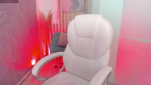 Snapshot of violetsky1_ chatting on 05/12/26, 06:21 VioletSky online show from 05/12/26, 06:21