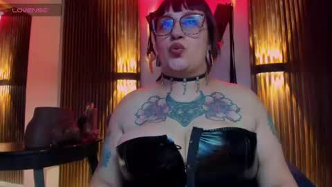 violett_8 online show from 07/01/26, 08:52