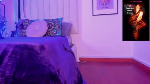 Snapshot of violett__sinclair1 chatting on 10/14/25, 12:50 Violett  online show from 10/14/25, 12:50