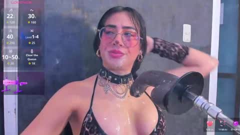 Snapshot of violett_collins_ chatting on 10/09/25, 06:11 Violett online show from 10/09/25, 06:11