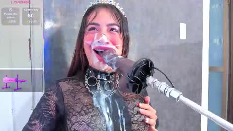 Snapshot of violett_collins_ chatting on 10/12/25, 06:34 Violett online show from 10/12/25, 06:34