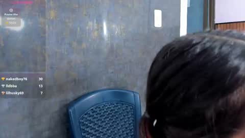 Snapshot of violett_collins_ chatting on 11/17/25, 02:06 Violett online show from 11/17/25, 02:06