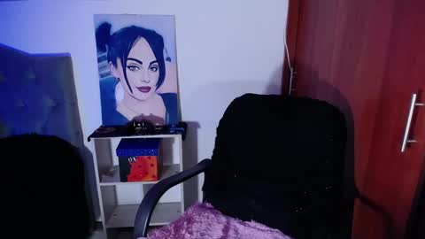 violett  Independent model online show from 01/25/25, 10:18