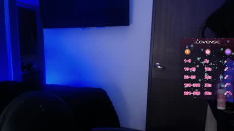 violett  Independent model online show from 06/10/26, 12:55