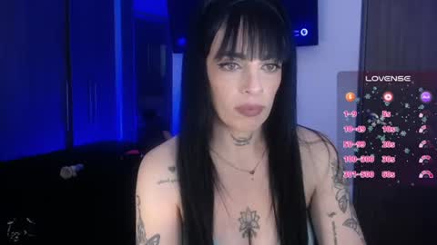 violett  Independent model online show from 07/06/26, 10:56