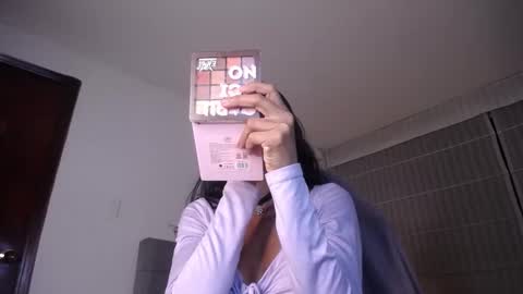 violett_queen122 online show from 10/24/25, 02:19