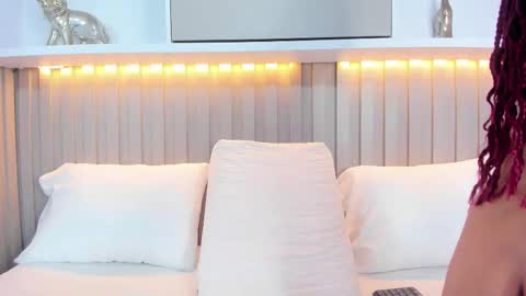 Snapshot of violett_rabbit_ chatting on 09/30/25, 07:52 Violett online show from 09/30/25, 07:52